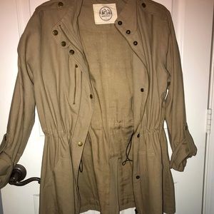 Super cute tan jacket! 🍁🍁🍂🍂